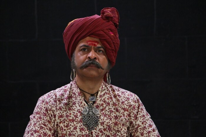 स्वराज्यरक्षक संभाजी मालिकेत बऱ्याच घडामोडी घडतायत. शंभुराजेंची जंजिरा मोहीम आणि कोंडाजी-सिद्धीचा संघर्ष यामुळे ही मालिका याही वेळी तिसऱ्या नंबरवर आहे. 