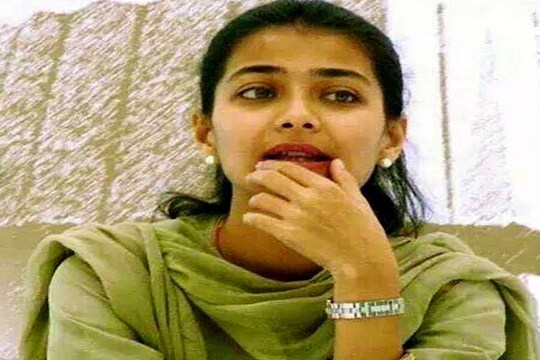 सुशीलकुमार शिंदे यांच्या कन्येची पोलिस स्टेशनमध्ये हजेरी, 'हे' आहे कारण...