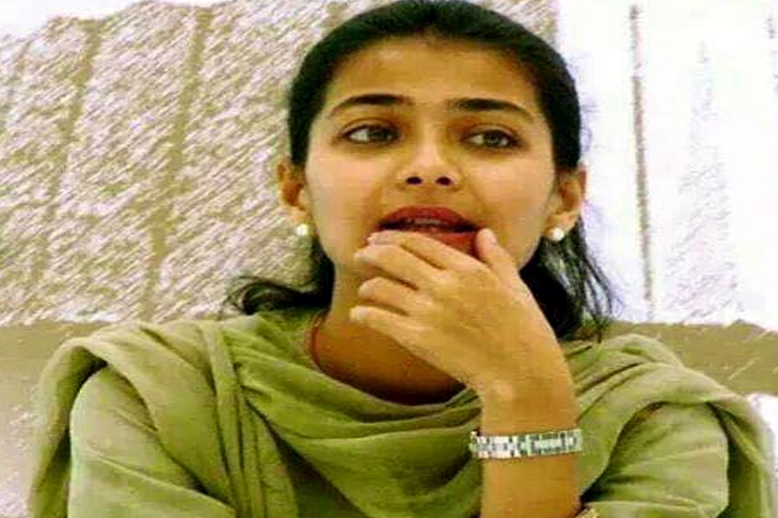 सुशीलकुमार शिंदे यांच्या कन्येची पोलिस स्टेशनमध्ये हजेरी, 'हे' आहे कारण...