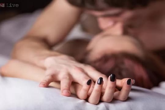 बिझनेस ट्रिपवर गेलेल्या व्यक्तीचा SEX करताना मृत्यू, कोर्टाने दिला धक्कादायक निकाल