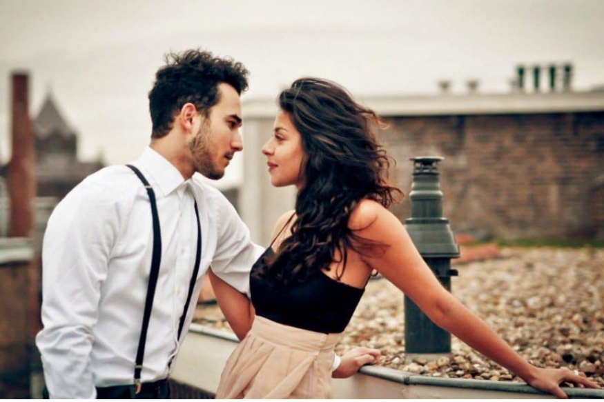 वास्तुनुसार जोडप्यांचा बेड नेहमी लाकडाचा असावा.