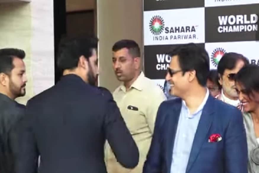 अभिषेक आणि विवेकमध्ये थेट वाद नसला तरी ऐश्वर्या रायमुळं दोघांनीही समोरासमोर येणं टाळलं होतं. या दोघांमध्ये ठिक असलं तरीही विवेक आणि सलमान यांच्यातील वाद मात्र कायम आहे. अभिषेक आणि विवेकमध्ये थेट वाद नसला तरी ऐश्वर्या रायमुळं दोघांनीही समोरासमोर येणं टाळलं होतं. या दोघांमध्ये ठिक असलं तरीही विवेक आणि सलमान यांच्यातील वाद मात्र कायम आहे.