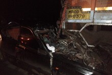 कारची ट्रकला भीषण धडक, अपघात 4 जण जागीच ठार