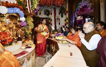 धानसभा निवडणुकांच्या पार्श्वभूमीवर भाजमध्ये जोरदार इनकमिंग सुरू आहे. राष्ट्रवादी-काँग्रेसमधील अनेक दिग्गज नेत्यांनी भाजप-शिवसेनेमध्ये प्रवेश केला. यावरून विरोधकांनी टीकेची झोड उठवली आहे. यावर अमित शहांनी जोरदार पलटवार केला आहे. धानसभा निवडणुकांच्या पार्श्वभूमीवर भाजमध्ये जोरदार इनकमिंग सुरू आहे. राष्ट्रवादी-काँग्रेसमधील अनेक दिग्गज नेत्यांनी भाजप-शिवसेनेमध्ये प्रवेश केला. यावरून विरोधकांनी टीकेची झोड उठवली आहे. यावर अमित शहांनी जोरदार पलटवार केला आहे.