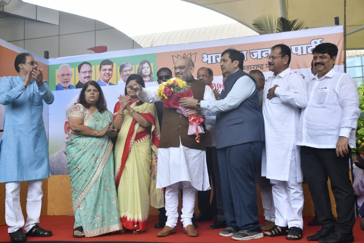 धानसभा निवडणुकांच्या पार्श्वभूमीवर भाजमध्ये जोरदार इनकमिंग सुरू आहे. राष्ट्रवादी-काँग्रेसमधील अनेक दिग्गज नेत्यांनी भाजप-शिवसेनेमध्ये प्रवेश केला. यावरून विरोधकांनी टीकेची झोड उठवली आहे. यावर अमित शहांनी जोरदार पलटवार केला आहे. धानसभा निवडणुकांच्या पार्श्वभूमीवर भाजमध्ये जोरदार इनकमिंग सुरू आहे. राष्ट्रवादी-काँग्रेसमधील अनेक दिग्गज नेत्यांनी भाजप-शिवसेनेमध्ये प्रवेश केला. यावरून विरोधकांनी टीकेची झोड उठवली आहे. यावर अमित शहांनी जोरदार पलटवार केला आहे.