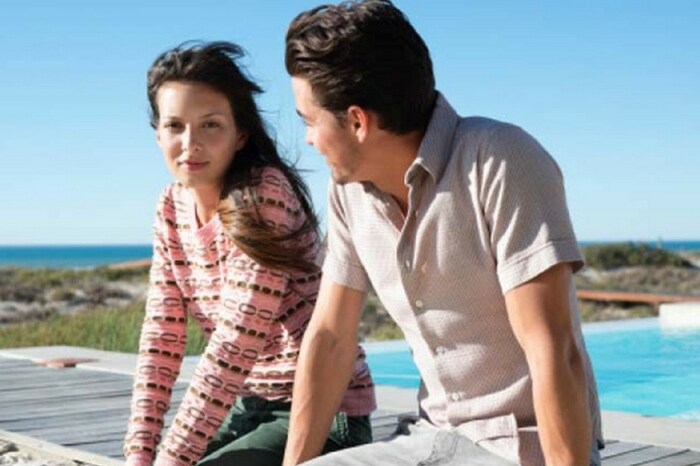 घर आणि मुलं सांभाळण्याची जबाबदारी फक्त पत्नीचीच नाही हे लक्षात ठेवा. संसारातल्या प्रत्येक गोष्टी या दोघांनी मिळून करायच्या असतात. एकाच्याच खांद्यावर जर या दोन्ही गोष्टी गेल्या तर एकाची चीडचीड होते आणि नात्यात कटूता येते. 