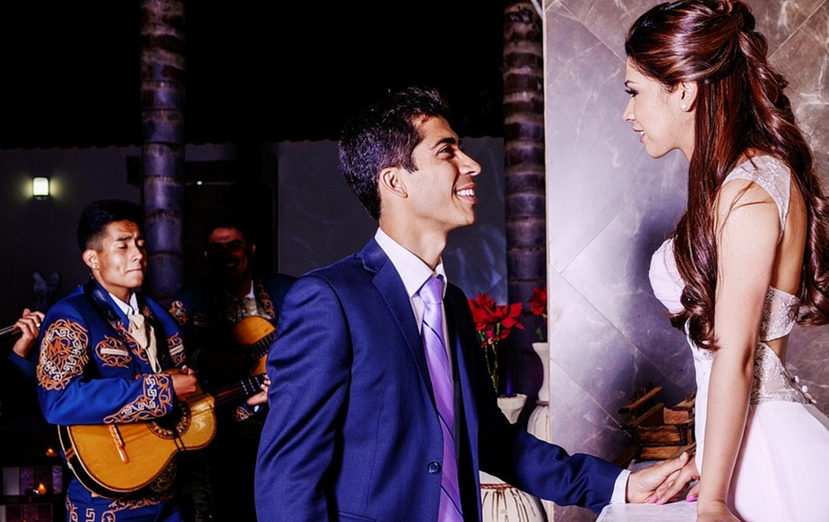 अनेकदा असं होतं की, अनेक प्रयत्न करूनही मनासारखा लाइफ पार्टनर मिळत नाही. अशावेळी नक्की काय करावं हेच आपल्याला कळत नाही. अशा स्थितीसाठी वास्तुशास्त्राच्या काही टिप्स देणार आहेत, ज्याच्या वापराने तुमच्या आयुष्यात हरवलेलं प्रेम परत मिळेल.