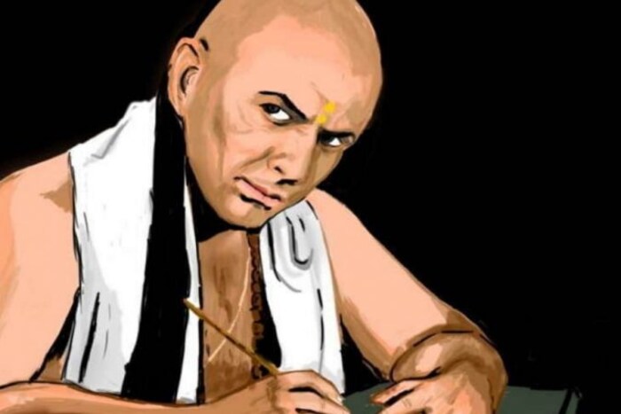 तसेच बुद्धिमान माणूस कधीही त्याचा कमकुवतपणा दुसऱ्यांना सागत नाही. कारण त्याला हे माहीत असतं की, जर दुसऱ्याने त्याचा कमकुवतपणा जाणला तर त्याच्यासाठीच ते नुकसानकारक असेल.