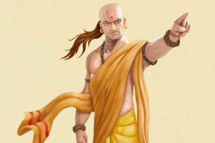 बुद्धिमान माणूस कधीही त्याच्या आई- वडिलांबद्दल तक्रार करत नाही. कारण त्याला याची पूर्ण जाणीव असते की ते जे काही आहेत ते फक्त आई- वडिलांमुळेच आहेत. आई- वडिलांची त्यांच्याप्रती कितीही वाईट वागणूक असली तरी त्यांचा मान कधीही कमी होऊ शकत नाही.