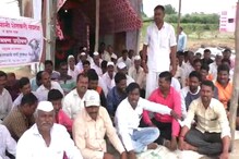 पाणी मिळाल्याशिवाय 'बाप्पां'चं विसर्जन नाही, शेतकरी बसले उपोषणाला पाणी मिळाल्याशिवाय 'बाप्पां'चं विसर्जन नाही, शेतकरी बसले उपोषणाला