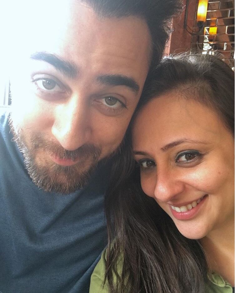 इम्रान आणि अवंतिकाने आठ वर्ष एकमेकांना डेट केलं. २०११ मध्ये दोघांनी लग्न केलं. इम्रानच्या लग्नात आमिर खान, किरण रावसह अनेक बॉलिवूड कलाकारांनी हजेरी लावली होती. इम्रान आणि अवंतिकाने आठ वर्ष एकमेकांना डेट केलं. २०११ मध्ये दोघांनी लग्न केलं. इम्रानच्या लग्नात आमिर खान, किरण रावसह अनेक बॉलिवूड कलाकारांनी हजेरी लावली होती.