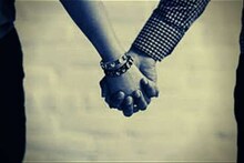 बहिणीची शेजारच्या मित्रासोबत सुरू होती Love Story, भावाने लावली प्रियकराची वाट!