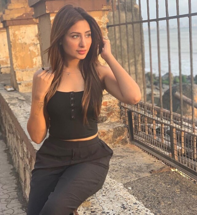 'नागिन' आणि 'कुंडली भाग्य' सारख्या टीव्हीशोमध्ये दिसलेली अभिनेत्री माहिरा शर्मा सुद्धा बिग बॉस 13 मध्ये सहभागी होणार आहे. ती एक टिक टॉक स्टारच नाही तर एक चांगली अभिनेत्री सुद्धा आहे.