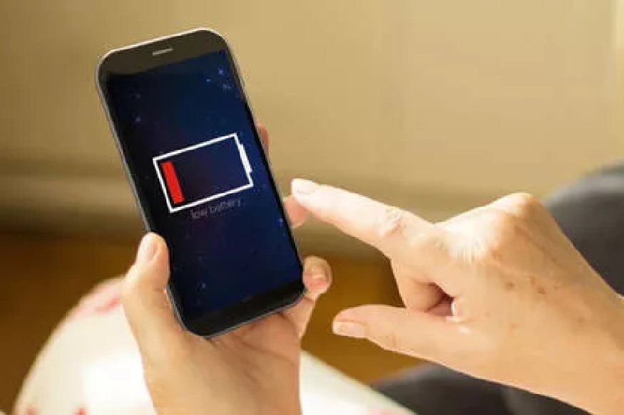 फोनचं चार्जिंग लवकर संपतं? बॅटरी वाचवण्यासाठी वापरा या टीप्स