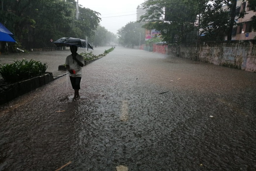 मुंबई तसंच महाराष्ट्राच्या काही भागात पुढील दोन दिवस जोरदार पाऊस अपेक्षित आहे, अशी माहिती कुलाबा वेधशाळेकडून देण्यात आली आहे.
