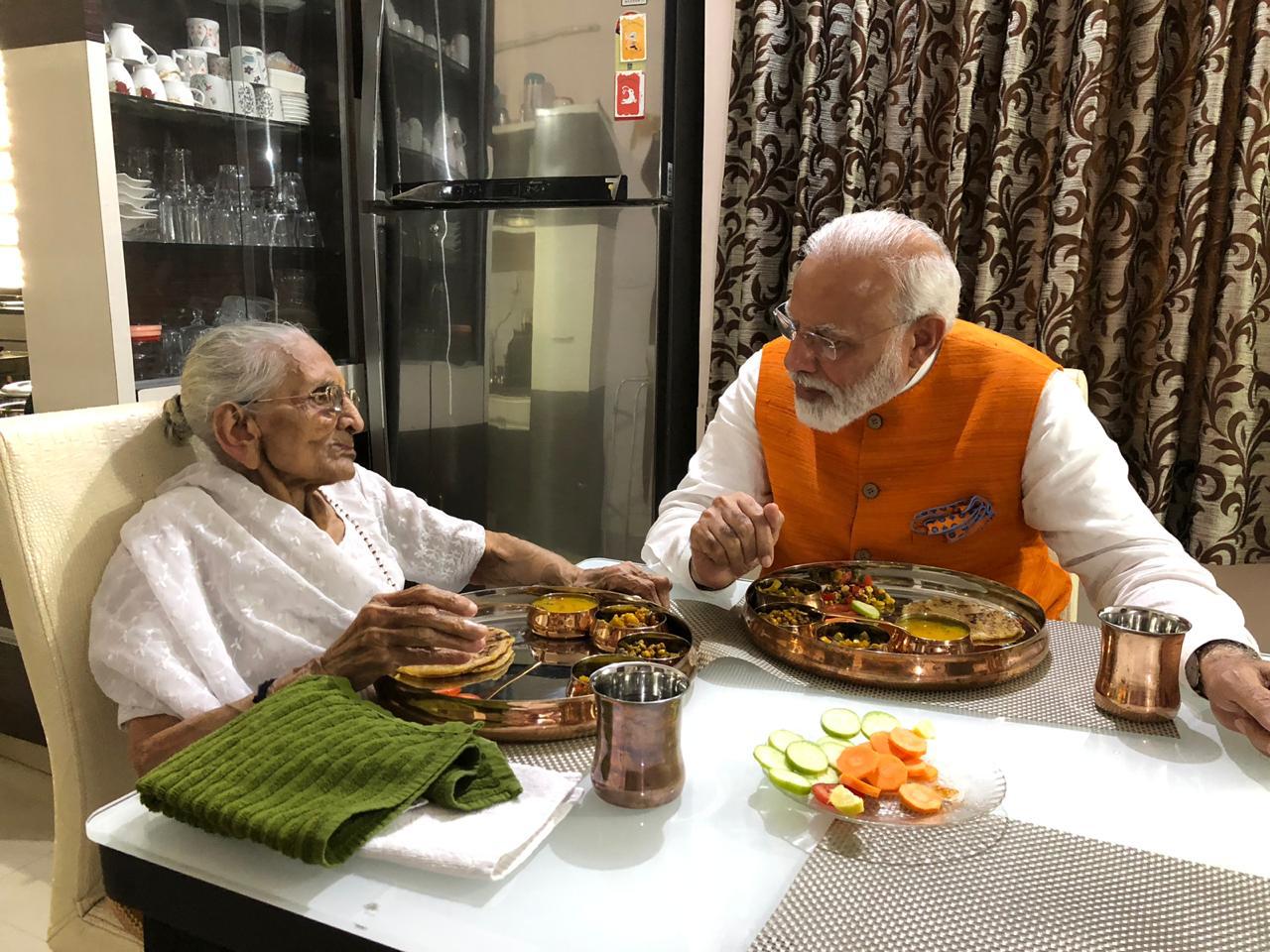 भारतीय सैन्यदलात जायचं होतं. मात्र त्यांचं ते स्वप्न राहिलं. त्यांनी जिद्द, चिकाटी आणि प्रामाणिकपणे त्यांनी शिक्षण घेतलं. वडिलांपेक्षा अधिक वेळ त्यांचा ग्रंथालयात जायला लागला. वादविवाद करण्यात, चर्चा सत्रांमध्ये ते माहीर होते. अभिनयाची आवड होती. भारतीय सैन्यदलात जायचं होतं. मात्र त्यांचं ते स्वप्न राहिलं. त्यांनी जिद्द, चिकाटी आणि प्रामाणिकपणे त्यांनी शिक्षण घेतलं. वडिलांपेक्षा अधिक वेळ त्यांचा ग्रंथालयात जायला लागला. वादविवाद करण्यात, चर्चा सत्रांमध्ये ते माहीर होते. अभिनयाची आवड होती.