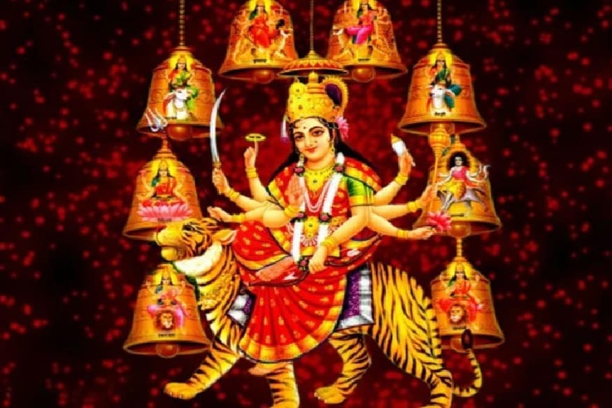 शारदीय नवरात्राला आजपासून सुरुवात झाली आहे. आदिशक्तीचा जागर, देवीच्या दर्शनासाठी अनेक मंदिरांमध्ये भाविकांची मांदियाळी पाहायला मिळत आहे. शारदीय नवरात्राला आजपासून सुरुवात झाली आहे. आदिशक्तीचा जागर, देवीच्या दर्शनासाठी अनेक मंदिरांमध्ये भाविकांची मांदियाळी पाहायला मिळत आहे.
