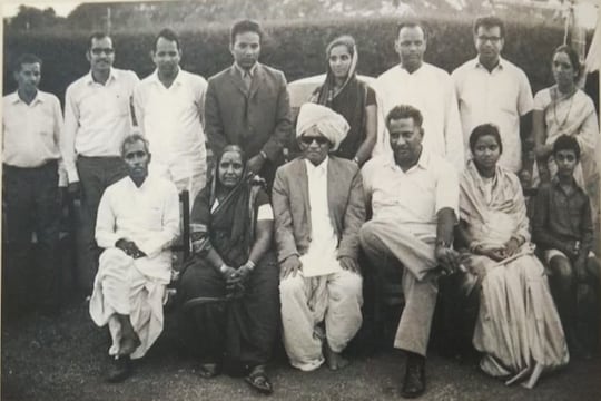 SPECIAL REPORT : असं आहे शरद पवारांचं कुटुंब, सध्या कोण काय करतंय?