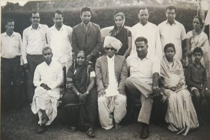 SPECIAL REPORT : असं आहे शरद पवारांचं कुटुंब, सध्या कोण काय करतंय?