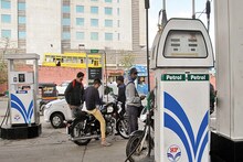 पेट्रोल आणि डिझेलच्या दरात झाली घसरण, जाणून घ्या आजचे दर