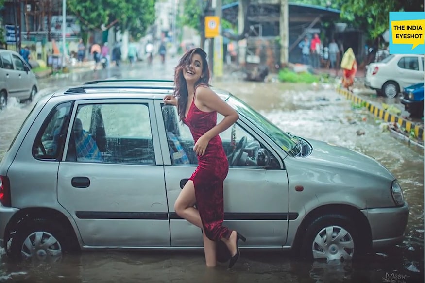 पावसामुळे सगळीकडे नुकसान होत असताना तरुणी पाणी साचलेल्या रस्त्यांवर हॉट फोटो काढलेय तर पावसाची सध्या परिस्थिती दाखवण्यासाठी हे शूट केलं असल्याचं तरुणीच्या मित्रांकडून सांगण्यात येत आहे. पावसामुळे सगळीकडे नुकसान होत असताना तरुणी पाणी साचलेल्या रस्त्यांवर हॉट फोटो काढलेय तर पावसाची सध्या परिस्थिती दाखवण्यासाठी हे शूट केलं असल्याचं तरुणीच्या मित्रांकडून सांगण्यात येत आहे.