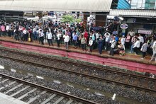 Live- लोकल गाड्या कधी सुरु होणार सांगता येणार नाही- मध्य रेल्वे