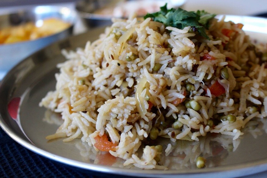 तज्ज्ञांच्या मते, सकाळचा नाश्ता हा फार महत्त्वाचा आहे. सकाळी नाश्ता करायचा म्हणून काहीही खाणं योग्य नाही. सकस आहार असणं फार महत्त्वाचं आहे. त्यामुळे सकाळी तेलात तळलेले पदार्थ खाणं म्हणजे नाश्ता नाही. तज्ज्ञांच्या मते, सकाळचा नाश्ता हा फार महत्त्वाचा आहे. सकाळी नाश्ता करायचा म्हणून काहीही खाणं योग्य नाही. सकस आहार असणं फार महत्त्वाचं आहे. त्यामुळे सकाळी तेलात तळलेले पदार्थ खाणं म्हणजे नाश्ता नाही.