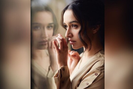 बॉलिवूडमध्ये 10 वर्षं काम करुनही श्रद्धा कपूर आली ‘रस्त्यावर’? वाचा नेमकं काय आहे प्रकरण