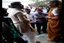 5 वर्ष कुठे होता? प्रचारासाठी आलेल्या काँग्रेस आमदाराला आजीबाई सुनावले खडेबोल