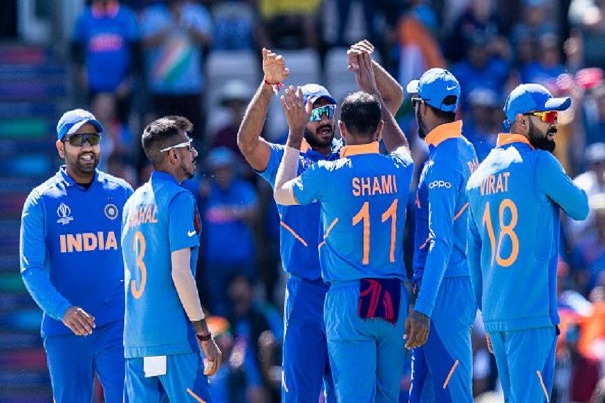 अमेरिकन डॉलरच्या किंमती दररोज बदलत असल्यानं दैनिक भत्ता निश्चित करण्याचा निर्णय घेण्यात आला. यामुळे आता भारतीय क्रिकेटपटूंना मायदेशात मालिका खेळताना दैनिक भत्ता म्हणून 7 हजार 500 रुपये मिळणार आहेत. अमेरिकन डॉलरच्या किंमती दररोज बदलत असल्यानं दैनिक भत्ता निश्चित करण्याचा निर्णय घेण्यात आला. यामुळे आता भारतीय क्रिकेटपटूंना मायदेशात मालिका खेळताना दैनिक भत्ता म्हणून 7 हजार 500 रुपये मिळणार आहेत.
