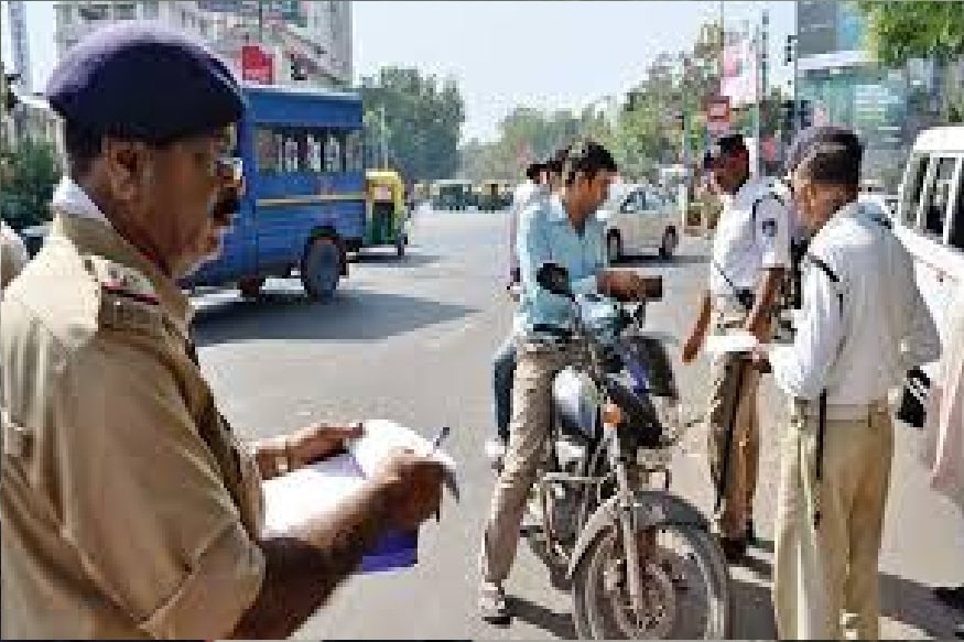 अनेकदा तुम्ही ड्रायव्हिंग लायसन, गाडीची महत्त्वाची कागदपत्रं घरी विसरता. मात्र, आता ही कागदपत्रं विसरलात तरी भीती बाळगू नका. सरकारने यासाठी एक अॅप सुरू केलं आहे. त्यामुळं कागदपत्रं जवळ असायलाच पाहिजे असं काही नाही. अनेकदा तुम्ही ड्रायव्हिंग लायसन, गाडीची महत्त्वाची कागदपत्रं घरी विसरता. मात्र, आता ही कागदपत्रं विसरलात तरी भीती बाळगू नका. सरकारने यासाठी एक अॅप सुरू केलं आहे. त्यामुळं कागदपत्रं जवळ असायलाच पाहिजे असं काही नाही.