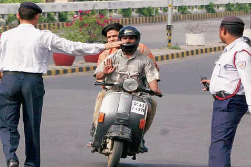 नव्या मोटार व्हेइकल अॅक्टला लागू केल्यानंतर वाहतुकीच्या नियमांचं उल्लंघन करणं महागात पडू शकतं. नव्या अॅक्टनुसार वाहुतकीचे नियम मोडल्यास दंड म्हणून मोठी रक्कम भरावी लागते. नव्या कायद्यानुसार पोलिस याची अंमलबजावणी करत आहेत. नियम मोडणाऱ्यांकडून मोठी पावती फाडली जात आहे. नव्या मोटार व्हेइकल अॅक्टला लागू केल्यानंतर वाहतुकीच्या नियमांचं उल्लंघन करणं महागात पडू शकतं. नव्या अॅक्टनुसार वाहुतकीचे नियम मोडल्यास दंड म्हणून मोठी रक्कम भरावी लागते. नव्या कायद्यानुसार पोलिस याची अंमलबजावणी करत आहेत. नियम मोडणाऱ्यांकडून मोठी पावती फाडली जात आहे.