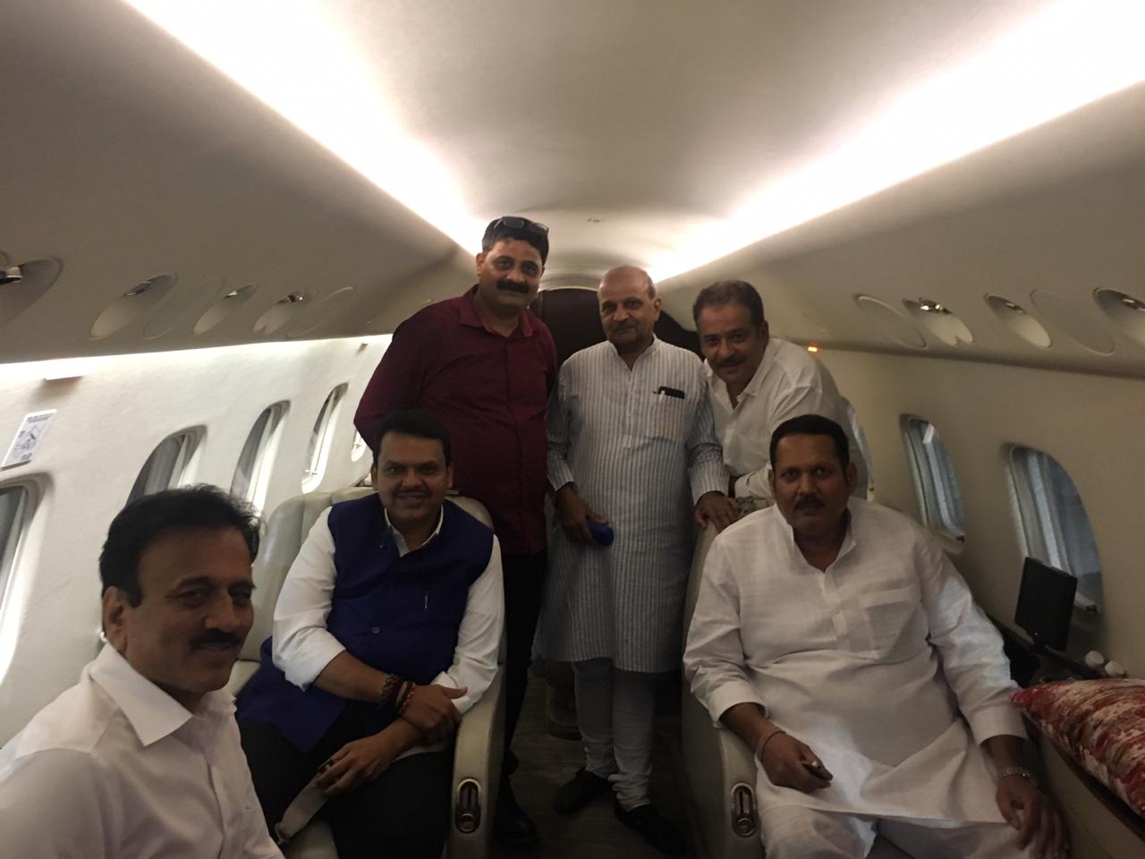 खासदारकीचा राजीनामा दिल्यानंतर आगामी विधानसभा निवडणुकीसोबत साताऱ्याची पोटनिवडणूक घ्यावी. तसंच पोटनिवडणुकीत पराभव झाल्यास राज्यसभेवर नियुक्ती करावी या अटी भाजपनं मान्य केल्याचं सूत्रांनी सांगितलं. खासदारकीचा राजीनामा दिल्यानंतर आगामी विधानसभा निवडणुकीसोबत साताऱ्याची पोटनिवडणूक घ्यावी. तसंच पोटनिवडणुकीत पराभव झाल्यास राज्यसभेवर नियुक्ती करावी या अटी भाजपनं मान्य केल्याचं सूत्रांनी सांगितलं.