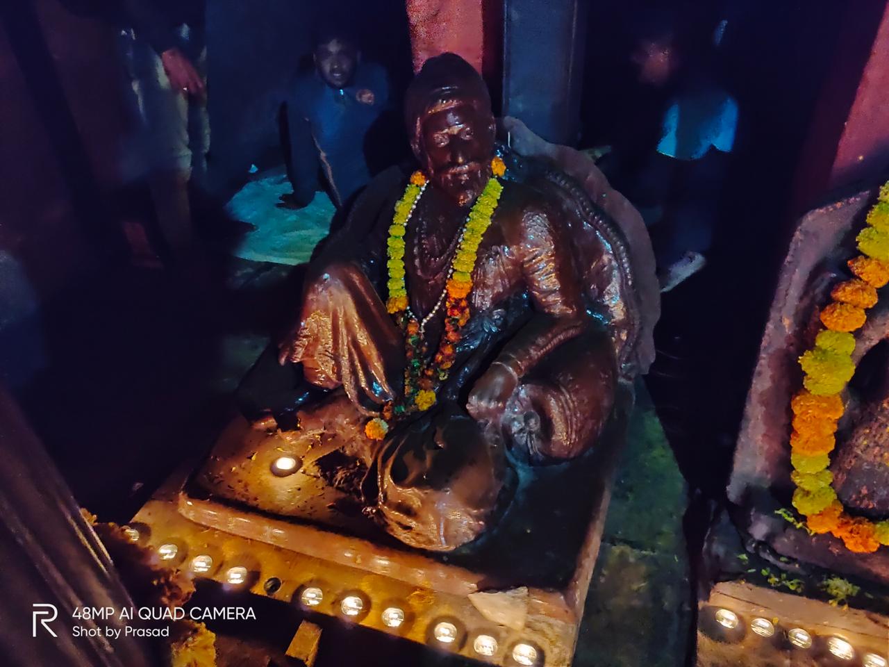 या वर्षी देखील दीपोत्सव सोहळा मोठ्या आनंदात व जोशात पार पडला. दीपोत्सव सोहळ्यासाठी विविध भागातून 300हून अधिक शिवप्रेमींची उपस्थिती होती. विशेष म्हणजे यात मुलींची संख्यादेखील लक्षणीय होती. या वर्षी देखील दीपोत्सव सोहळा मोठ्या आनंदात व जोशात पार पडला. दीपोत्सव सोहळ्यासाठी विविध भागातून 300हून अधिक शिवप्रेमींची उपस्थिती होती. विशेष म्हणजे यात मुलींची संख्यादेखील लक्षणीय होती.