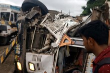 पुणे-सोलापूर मार्गावर भीषण अपघात, ट्रक, ब्लकर आणि कंटेनरची धडक पुणे-सोलापूर मार्गावर भीषण अपघात, ट्रक, ब्लकर आणि कंटेनरची धडक