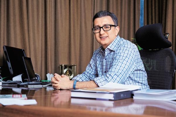 टॉप 100 मध्ये 92 व्या स्थानावर रंजन पाई आहेत. 46 वर्षीय रंजन पाई यांचा संबंध मणिपाल ग्रुपशी आहे. त्यांची एकूण संपत्ती 1.58 अब्ज डॉलर आहे. टॉप 100 मध्ये 92 व्या स्थानावर रंजन पाई आहेत. 46 वर्षीय रंजन पाई यांचा संबंध मणिपाल ग्रुपशी आहे. त्यांची एकूण संपत्ती 1.58 अब्ज डॉलर आहे.