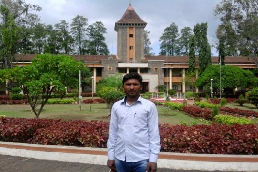 आश्रमशाळेत शिकलेला शेतकरी आईचा मुलगा UPSC IES परीक्षेत देशात पहिला; मंगळवेढ्याच्या तरुणाची पहिल्याच प्रयत्नातली कामगिरी