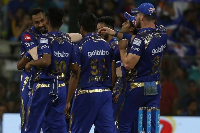 मुंबई इंडियन्स आतापर्यंत 4 वेळा आयपीएलचा खिताब जिंकला आहे. आता 5वा आयपीएल किताब हा संघातील अष्टपैलू खेळाडूंवर आहे. टीममधील क्रुणाल पांड्या, हार्दिक पांड्या आणि केरोन पोलार्डसारख्या अनुभवी खेळाडूंमुळं मुंबईने अनेक सामने जिंकले आहे. त्यामुळं आता याच खेळाडूंवर मुंबईच्या विजेतेपदाची मदार आहे. 