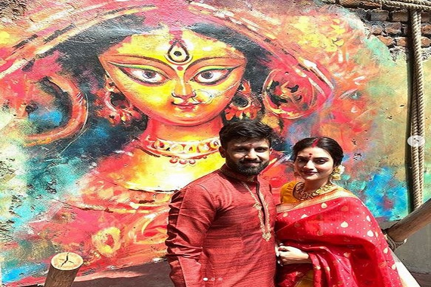 VIDEO: TMC खासदार नुसरत जहां यांनी पतीसोबत केली दुर्गा पूजा