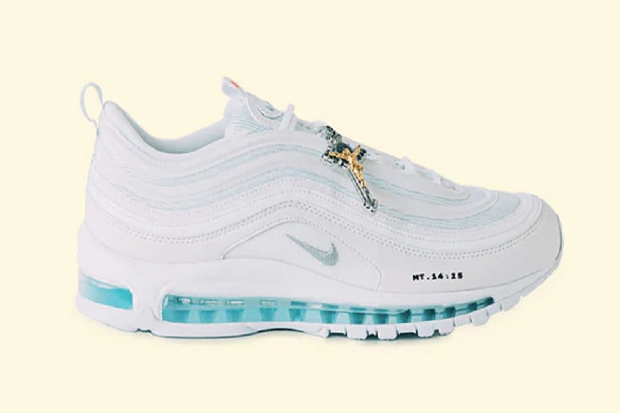 पवित्र पाण्याने तयार केलेला हा 'Jeasus Shoes' मिनिटाच्या आत विकले गेले, किंमत वाचून तुम्ही व्हाल थक्क