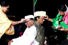 पवार कुटुंबियांचं खास दिवाळी सेलिब्रेशन, सुनेत्रा यांनी केलं अजित पवारांचं औक्षण