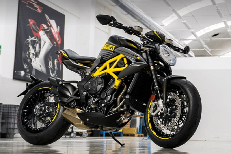 कंपनीची ही नवीन स्ट्रीट फायटर बाइक असून Brutale 800RR सारखीच आहे. याला स्टायलिश लूक देण्यात आला आहे. गाडीचं मागचं चाक थोडं मोठं आहे. त्याशिवाय वायर स्पोक अलॉय व्हिल आहेत. कंपनीची ही नवीन स्ट्रीट फायटर बाइक असून Brutale 800RR सारखीच आहे. याला स्टायलिश लूक देण्यात आला आहे. गाडीचं मागचं चाक थोडं मोठं आहे. त्याशिवाय वायर स्पोक अलॉय व्हिल आहेत.