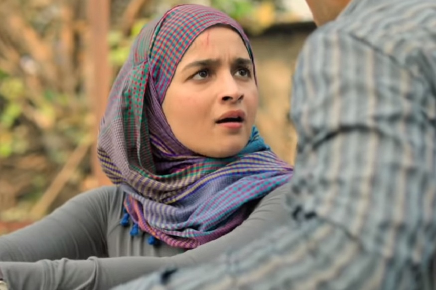 'मेरे बॉयफ्रेंड से गुलूगुलू करेगी तो...' Gully Boy चा डायलॉग ऐका रेखा यांच्या आवाजात