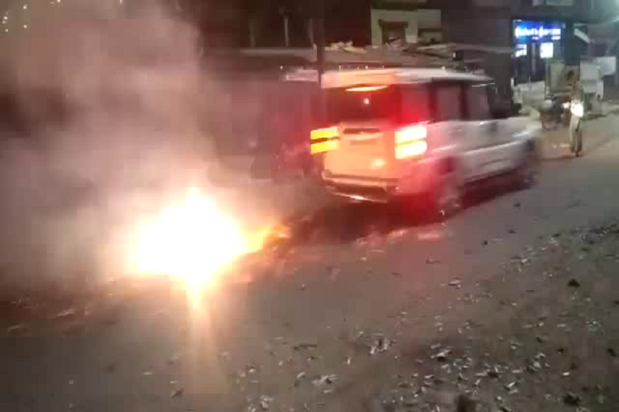 फटाक्यांची माळ लावताना स्कॉर्पिओने चिरडत लांबपर्यंत नेलं, अपघाताचा धक्कादायक LIVE VIDEO