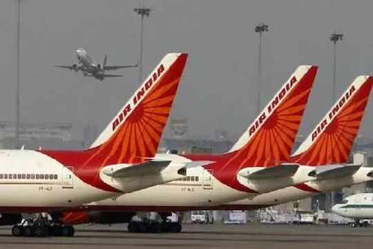 Air India च्या कर्मचाऱ्यांसाठी वाईट बातमी, नोकरीवर टांगती तलवार