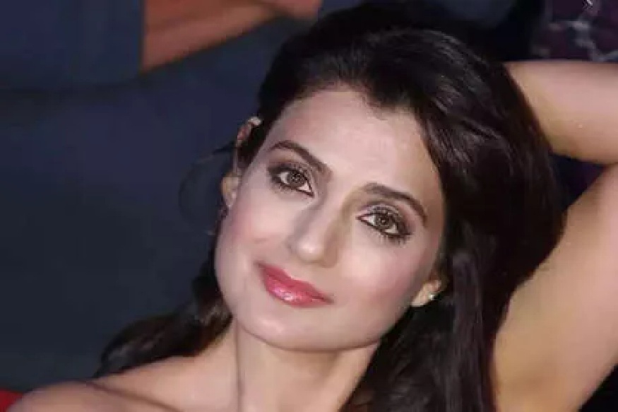 अभिनेत्री अमिषा पटेलला कधीही होऊ शकते अटक, वाचा काय आहे कारण