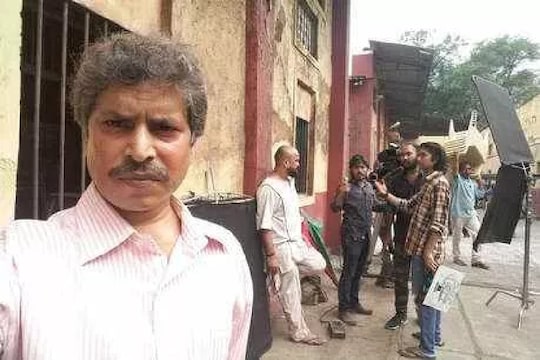 दिवाळी साजरी करण्यापासून रोखलं, अभिनेत्यानं ट्विटरवरुन पीएम मोदींकडे मागितली मदत