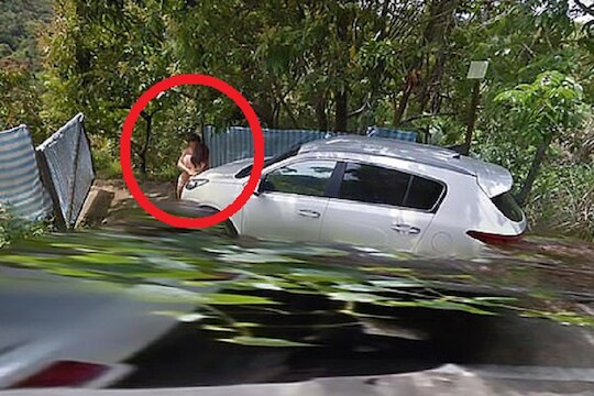 रस्त्याशेजारी जोडपं करत होतं SEX, गुगलने काढलेल्या फोटोने खळबळ