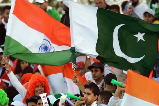 IND vs PAK : आज वर्ल्ड कपमध्ये होणार भारत-पाक महामुकाबला, येथे पाहा सामना LIVE