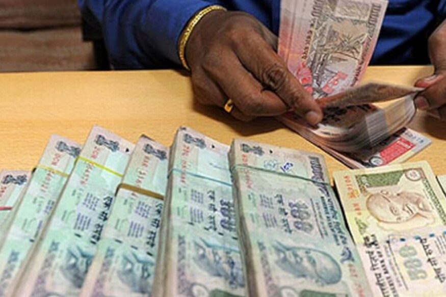 आपल्या देशाची लोकसंख्या ही 130 कोटींहूनही जास्त आहे. पण 2019-20 मध्ये फक्त 5.65 कोटी लोकांनीच कर भरला. अनेक लोकांनी त्यांचं इनकम टॅक्स शून्य दाखवला. शहरांबद्दल बोलायचे झाले तर कर गोळा करण्यात सर्वात पुढे मुंबई शहर आहे. याशिवायही इतर शहरांबद्दल जाणून घेऊ. आपल्या देशाची लोकसंख्या ही 130 कोटींहूनही जास्त आहे. पण 2019-20 मध्ये फक्त 5.65 कोटी लोकांनीच कर भरला. अनेक लोकांनी त्यांचं इनकम टॅक्स शून्य दाखवला. शहरांबद्दल बोलायचे झाले तर कर गोळा करण्यात सर्वात पुढे मुंबई शहर आहे. याशिवायही इतर शहरांबद्दल जाणून घेऊ.